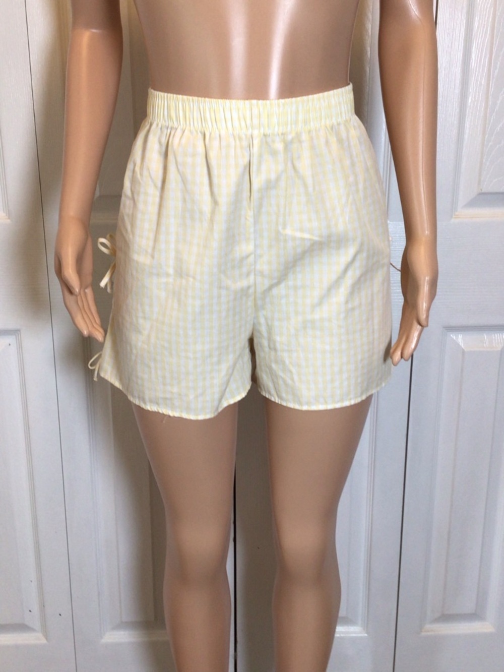 Threads of Luxx Juniors XL Yellow Gingham Side Tie Shorts NWT Cotton Pull On. - Picture 2 of 8